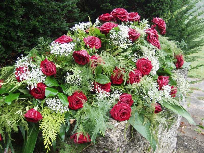 funeraire-MAZAUGUES-min_roses-61203